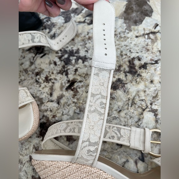 Stuart weitzman ivory lace wedges with gold hardware - Picture 10 of 12